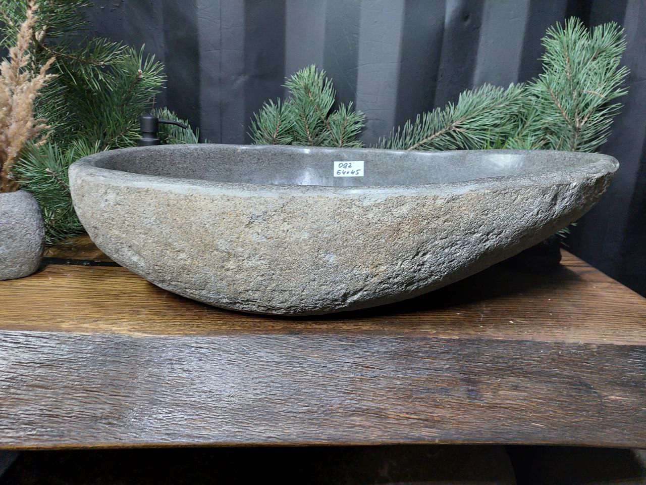 Раковина из камня