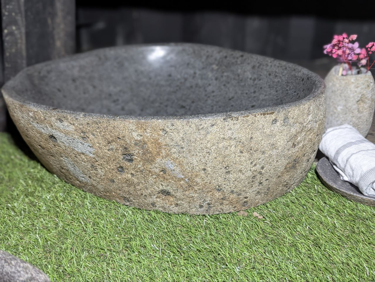 Раковина из камня