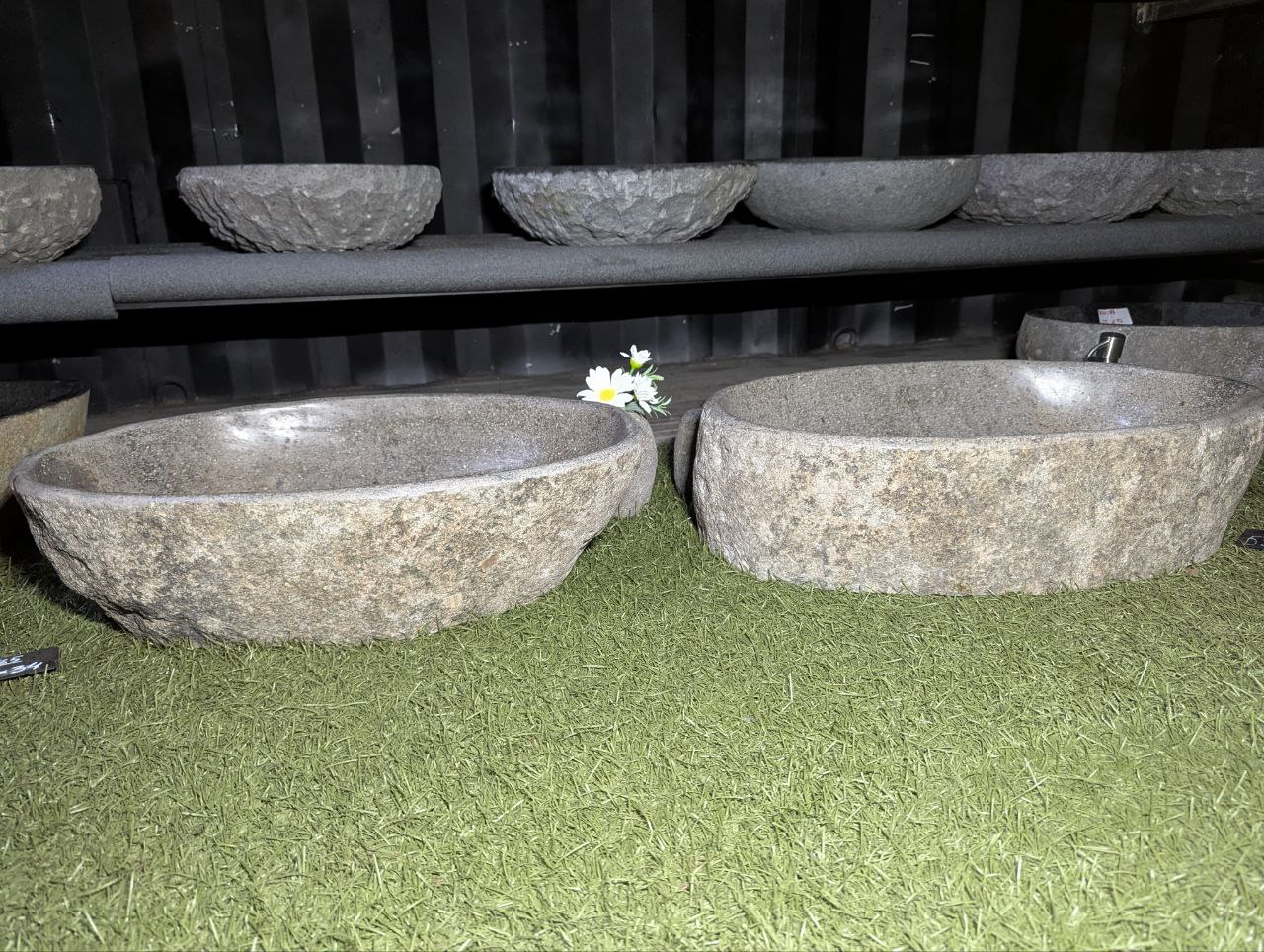 Раковина из камня