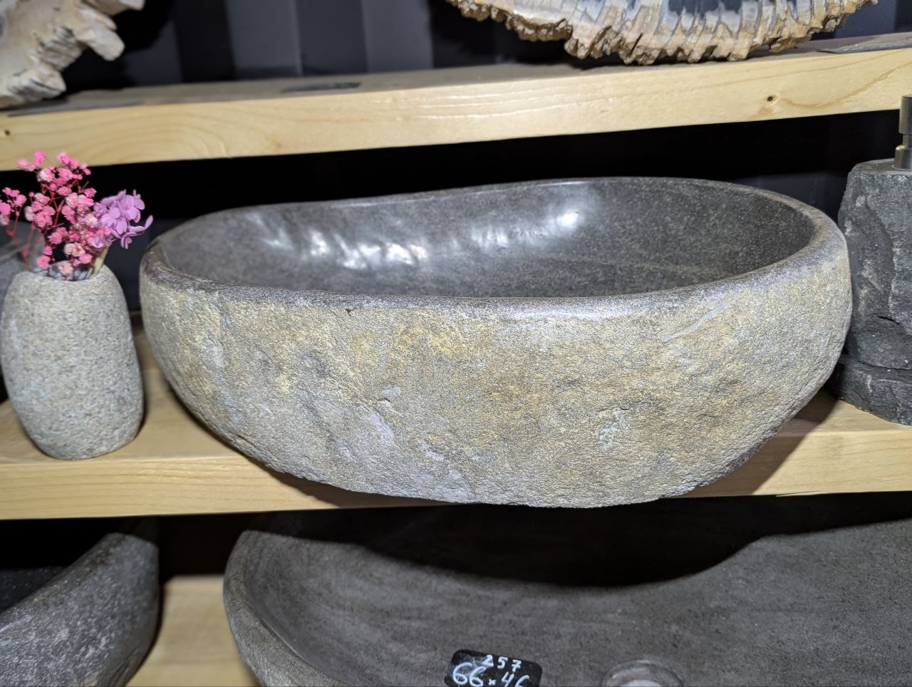 Раковина из камня