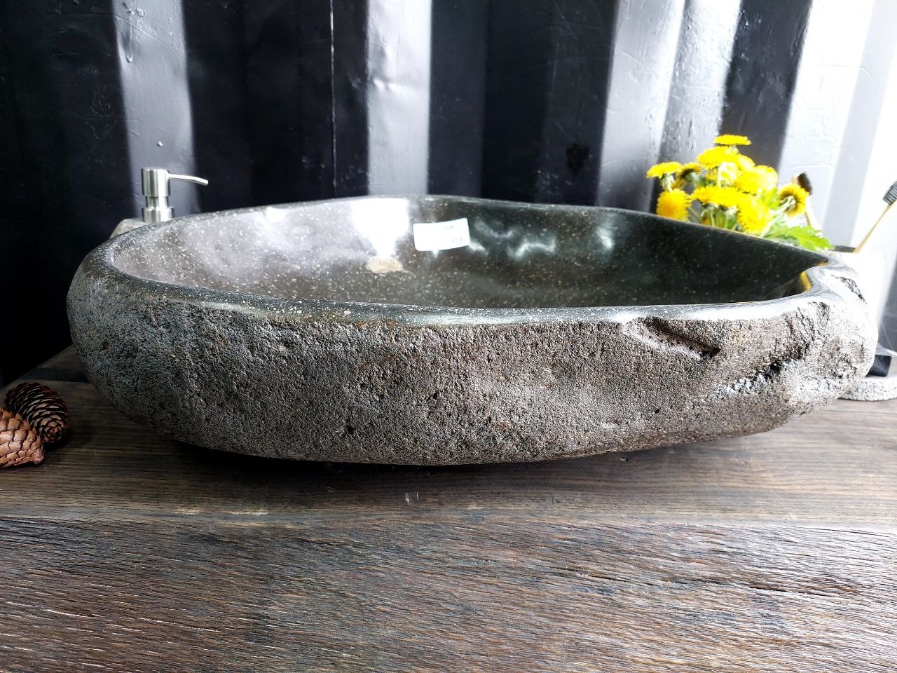 Раковина из камня