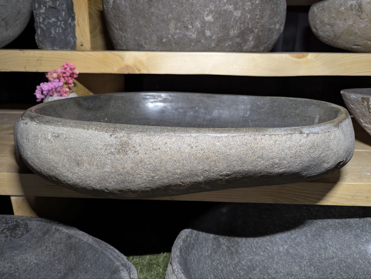 Раковина из камня