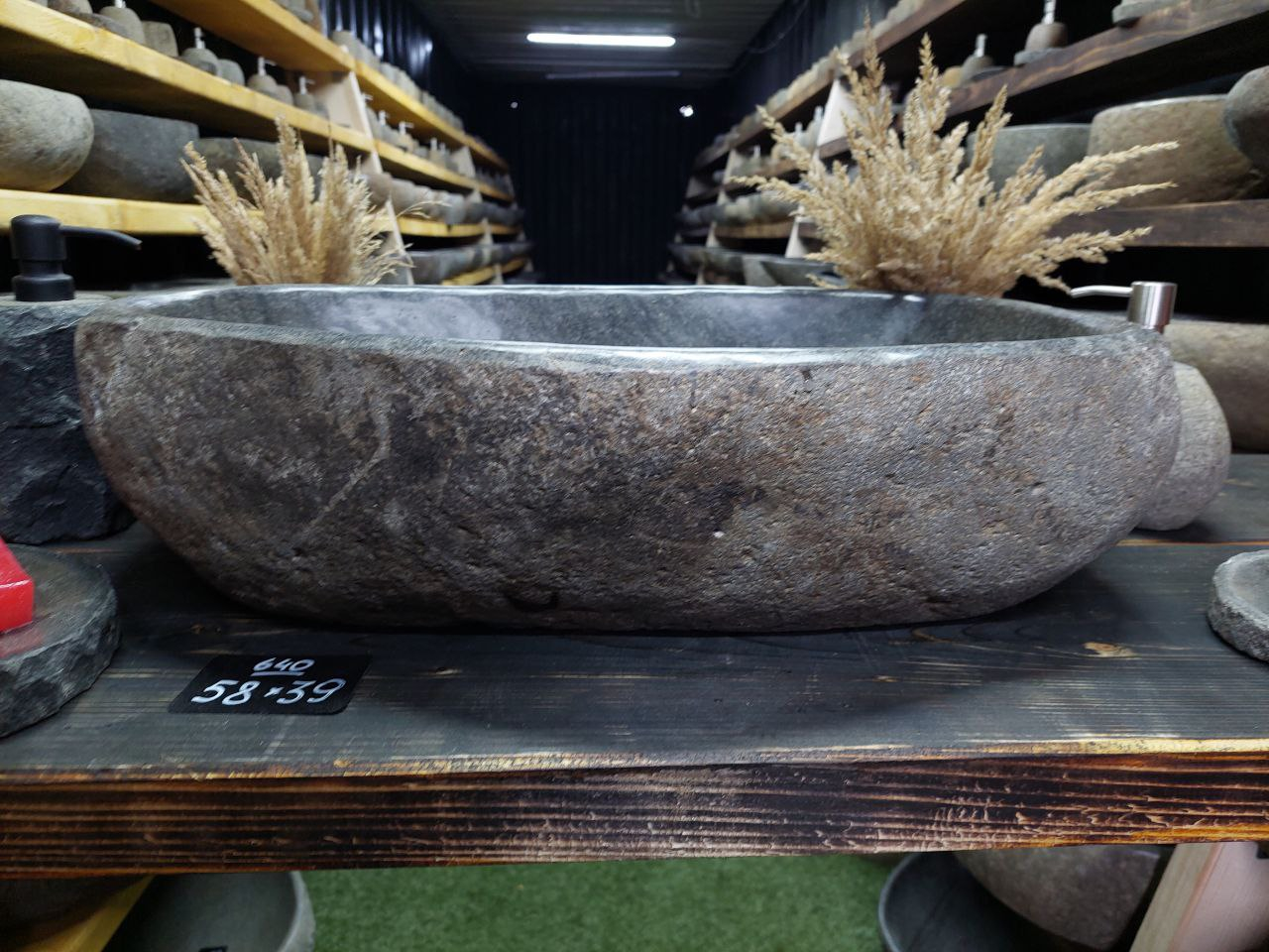 Раковина из камня