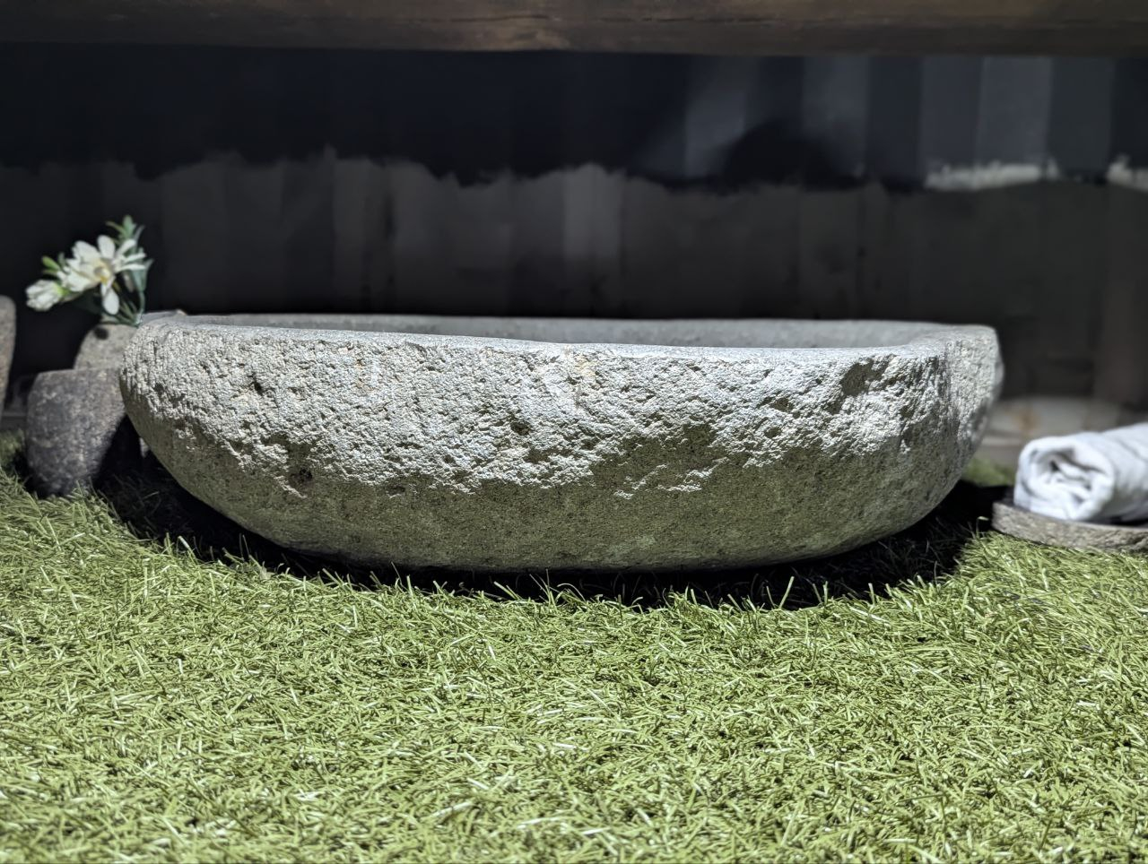 Раковина из камня
