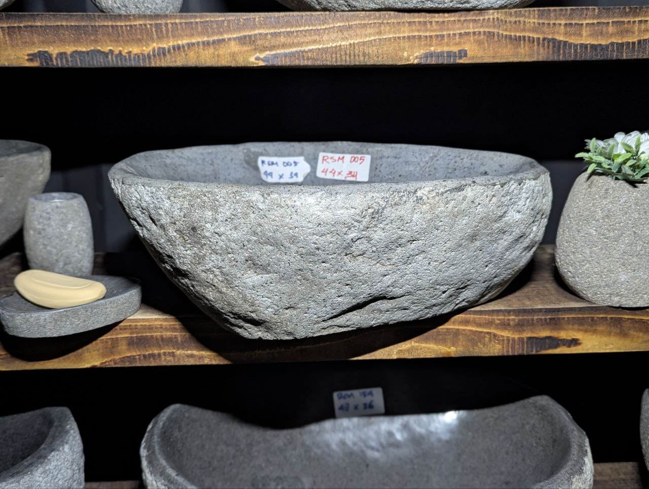 Раковина из камня