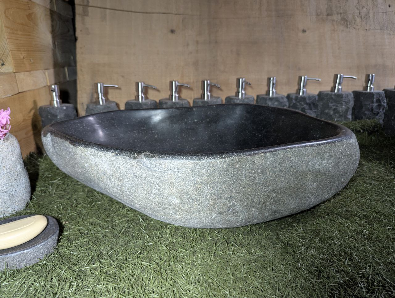 Раковина из камня