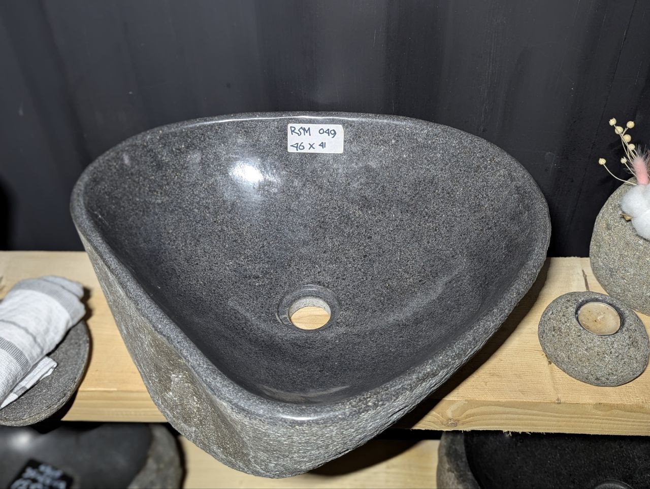 Раковина из камня