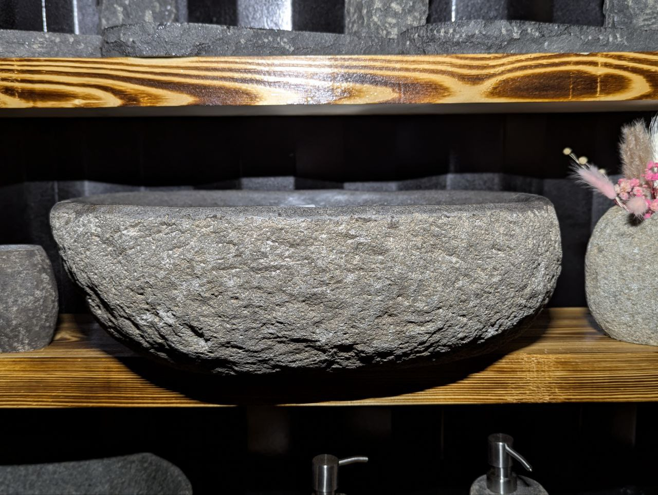 Раковина из камня