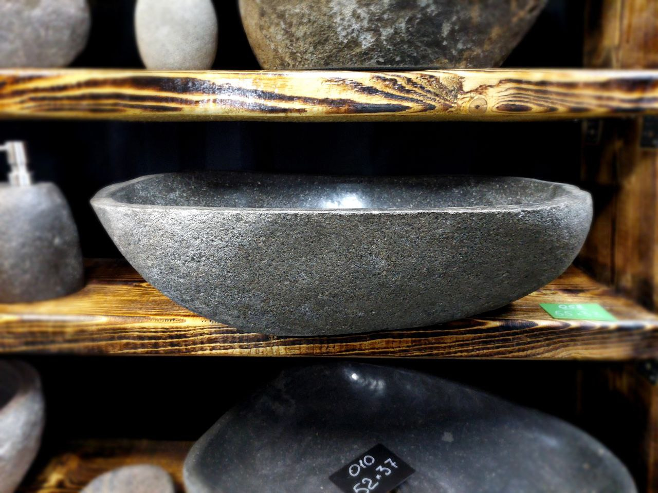 Раковина из камня