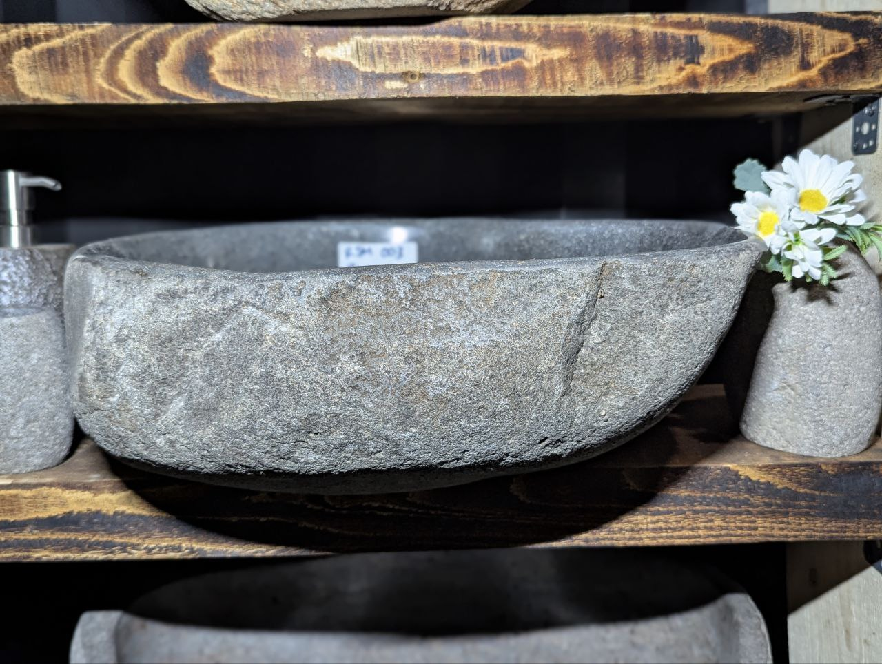 Раковина из камня