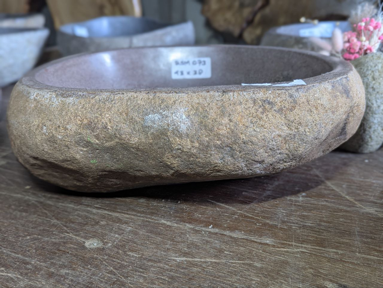Раковина из камня