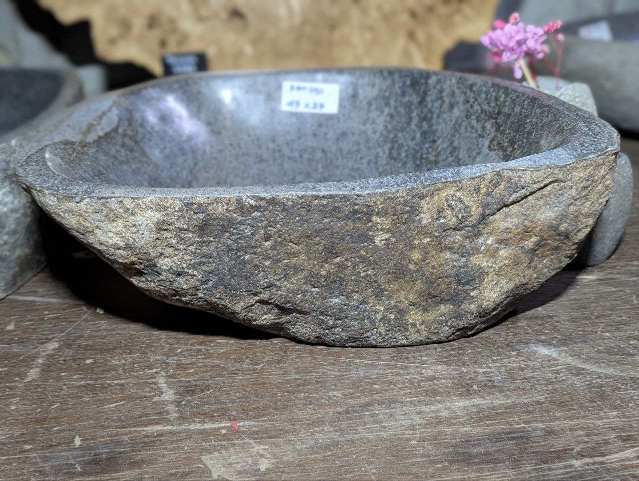 Раковина из камня