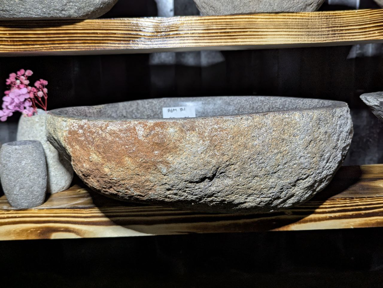 Раковина из камня