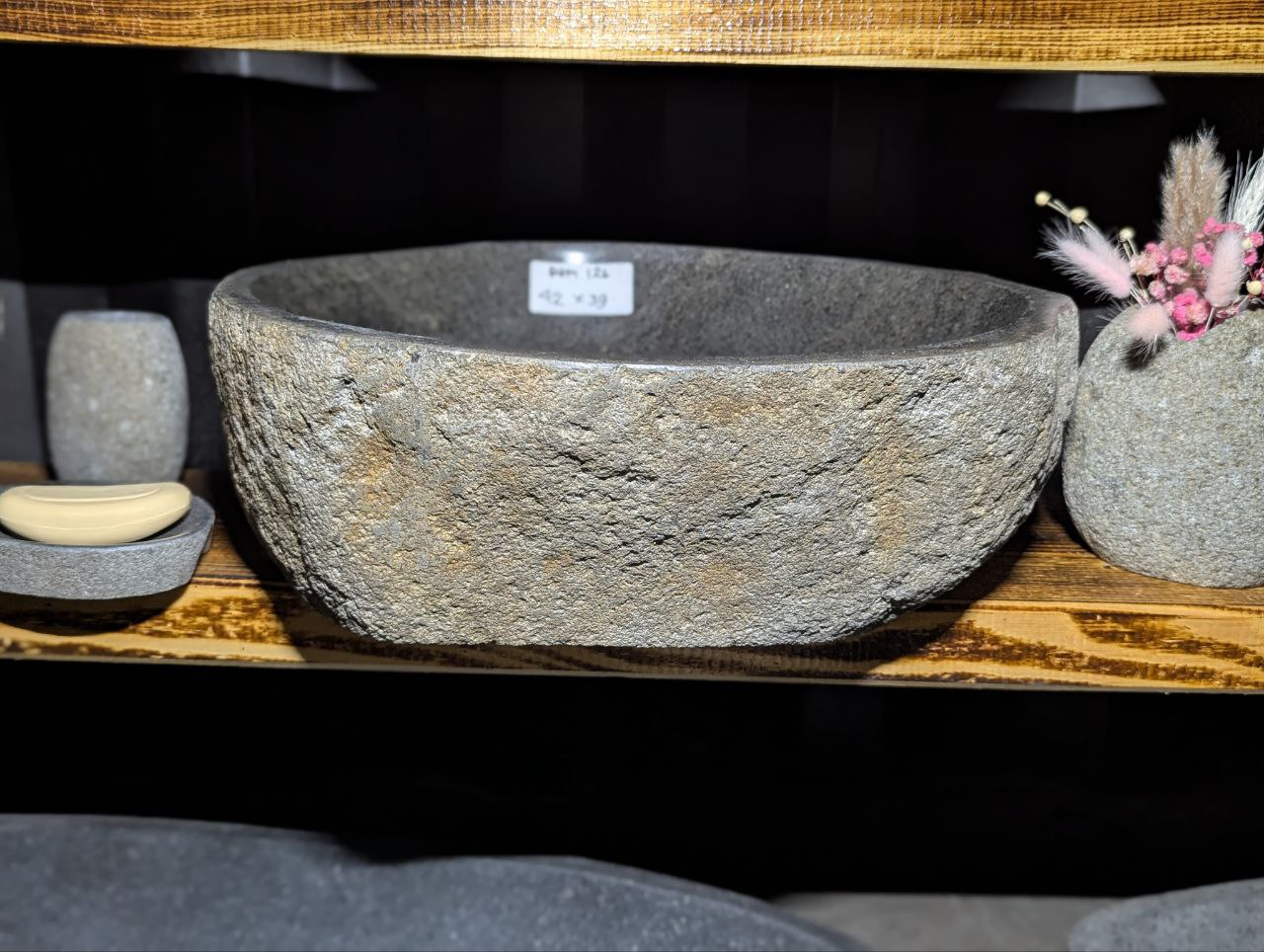 Раковина из камня