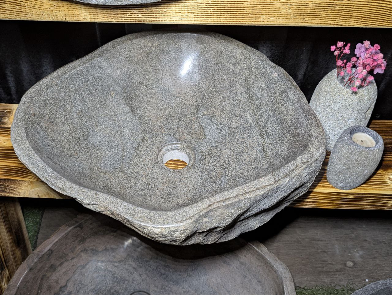 Раковина из камня