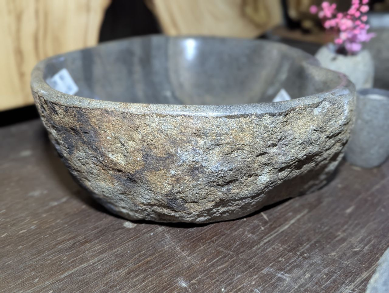 Раковина из камня