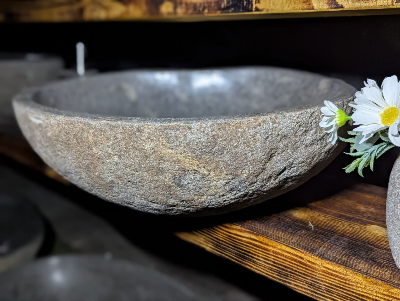 Раковина из камня