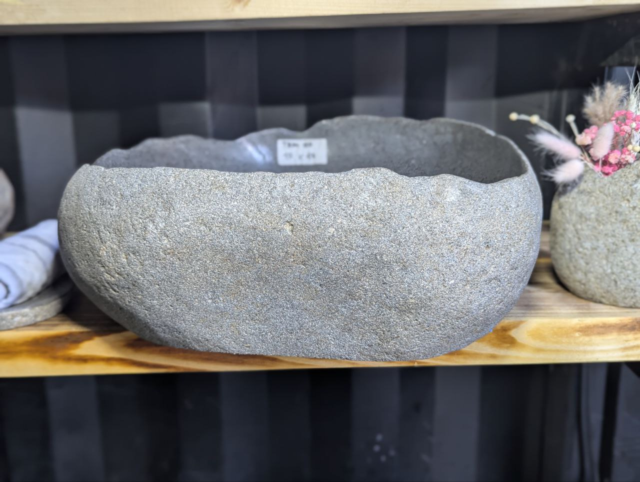 Раковина из камня