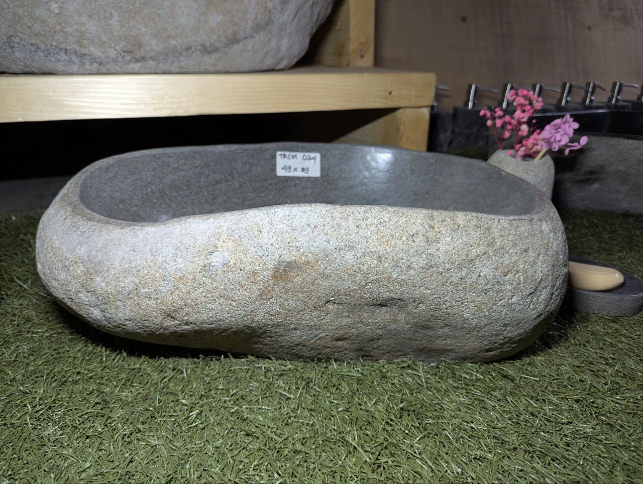 Раковина из камня