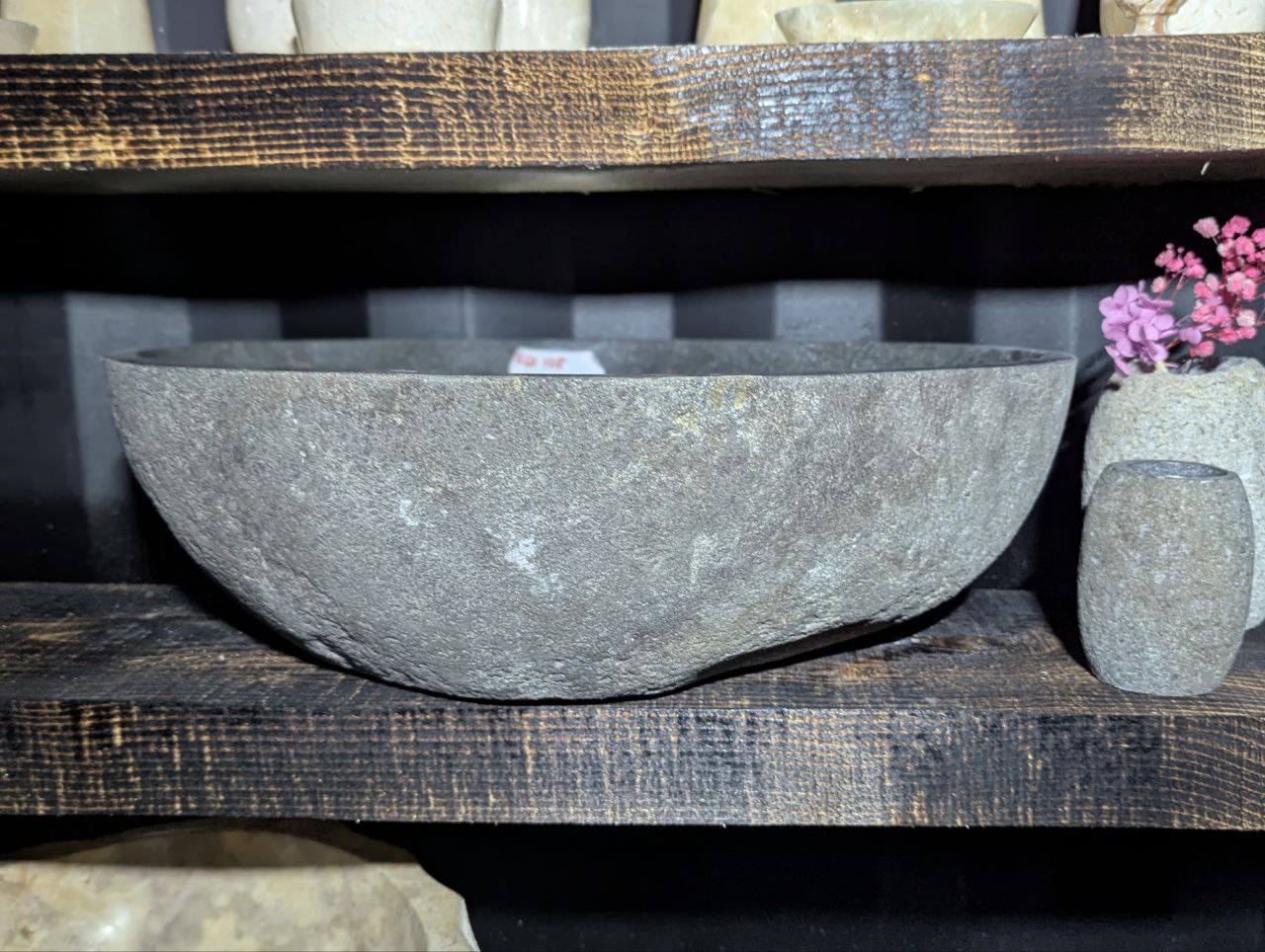 Раковина из камня