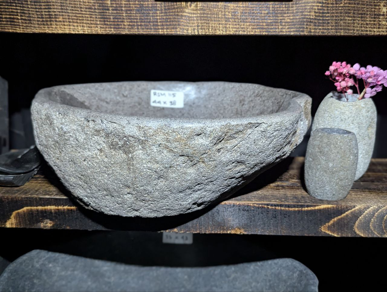 Раковина из камня