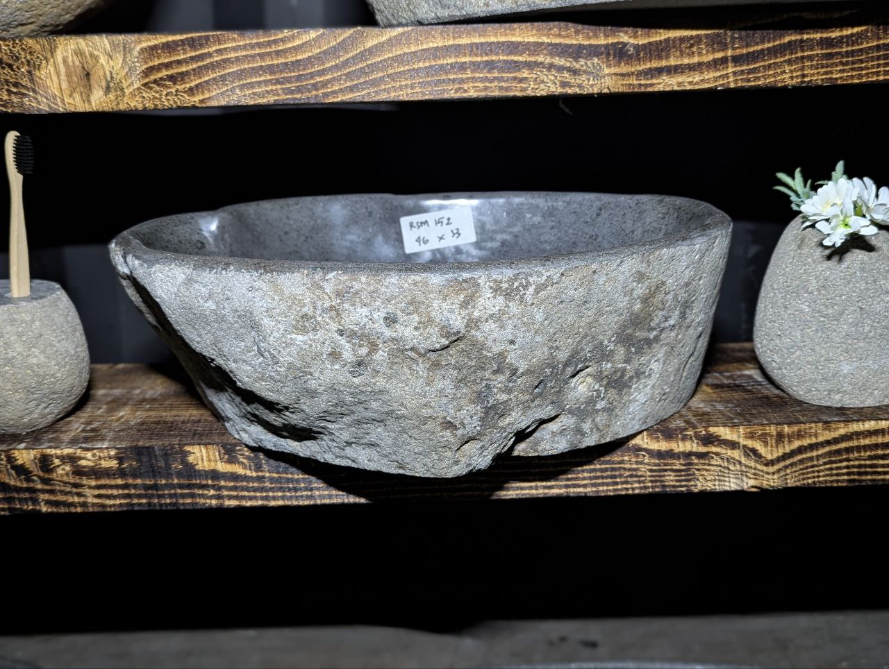 Раковина из камня