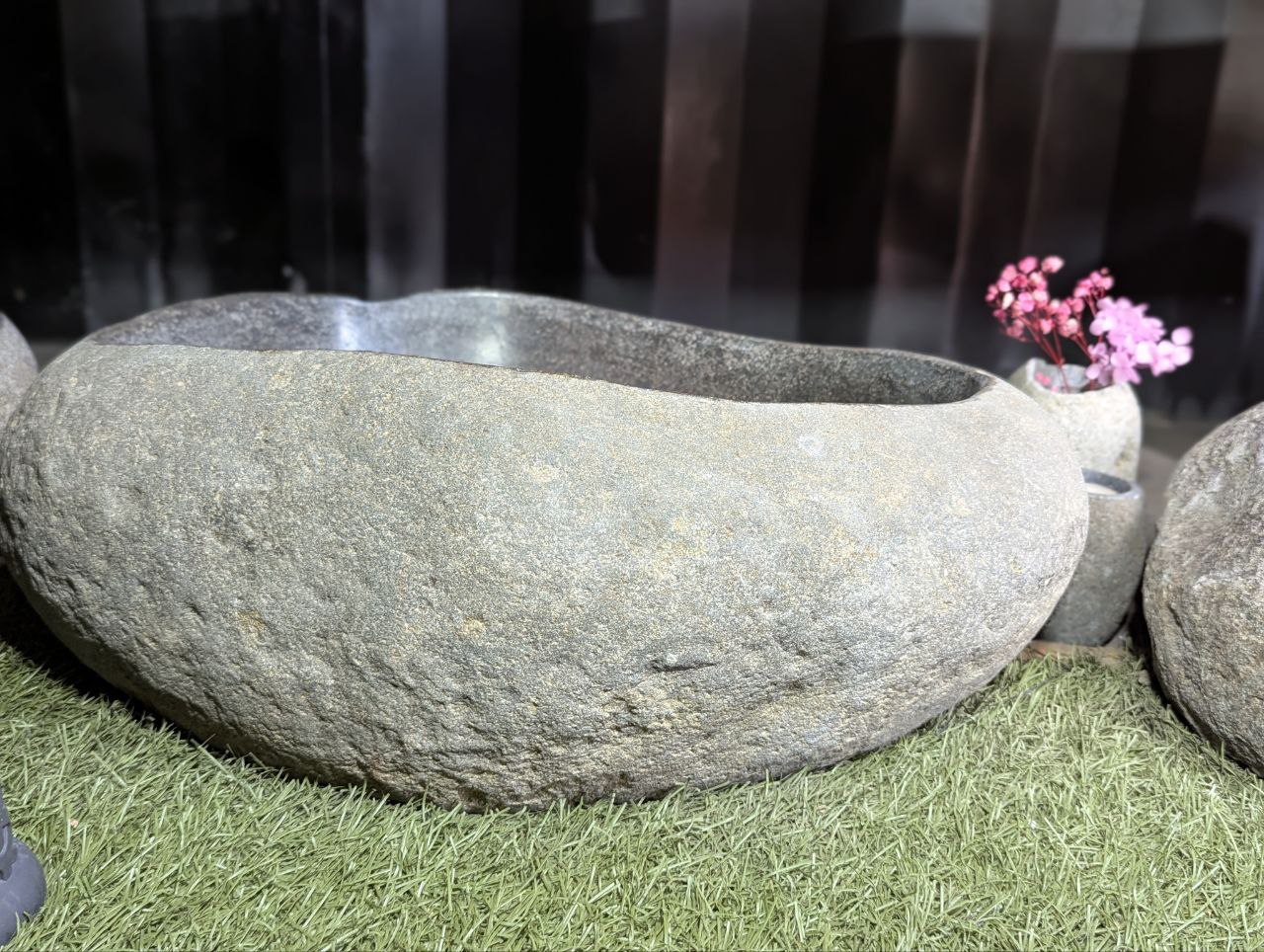 Раковина из камня