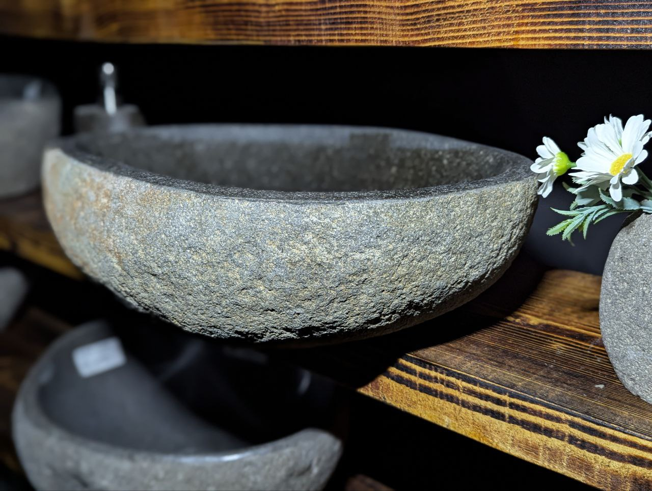 Раковина из камня