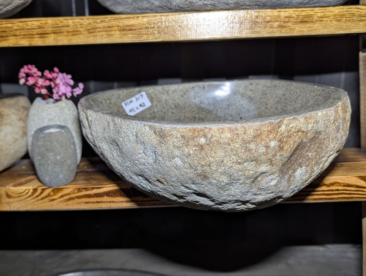 Раковина из камня