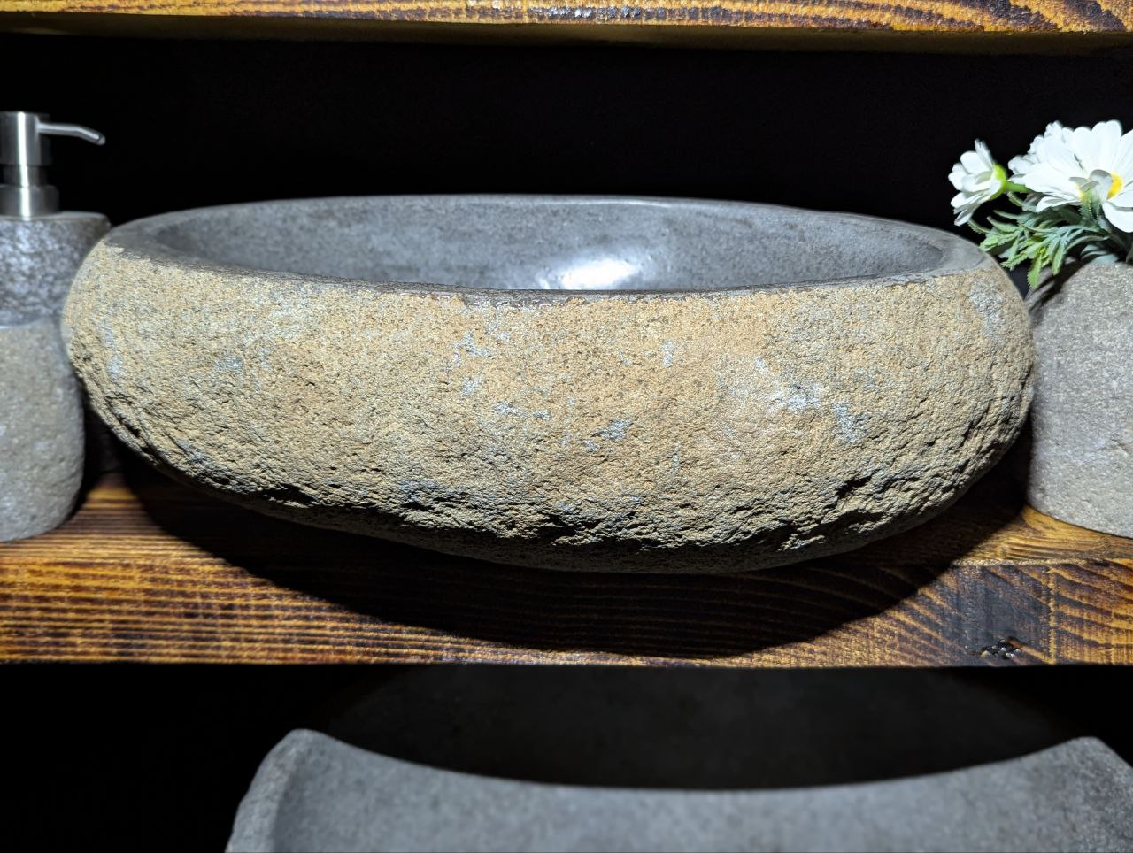 Раковина из камня
