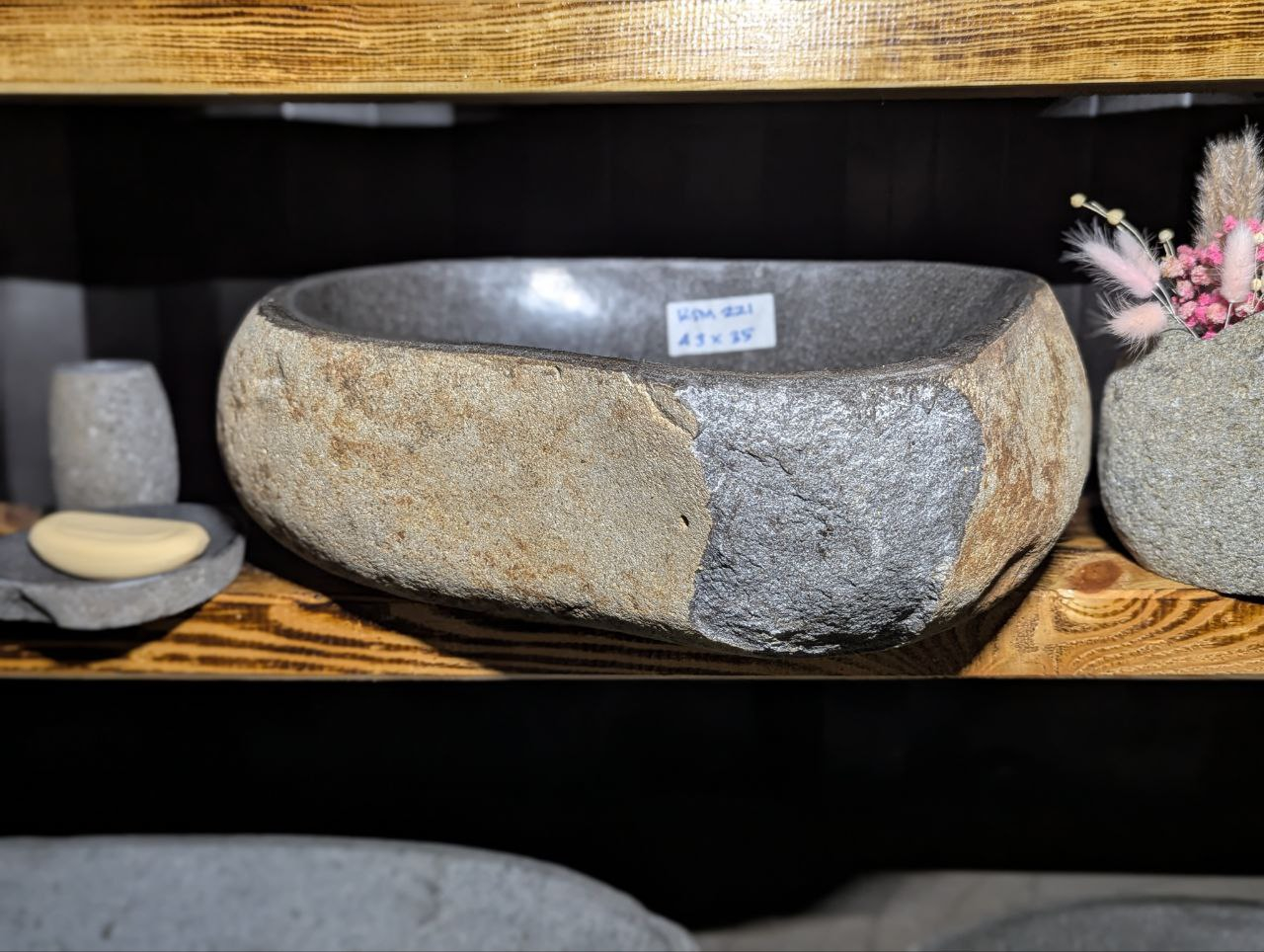 Раковина из камня