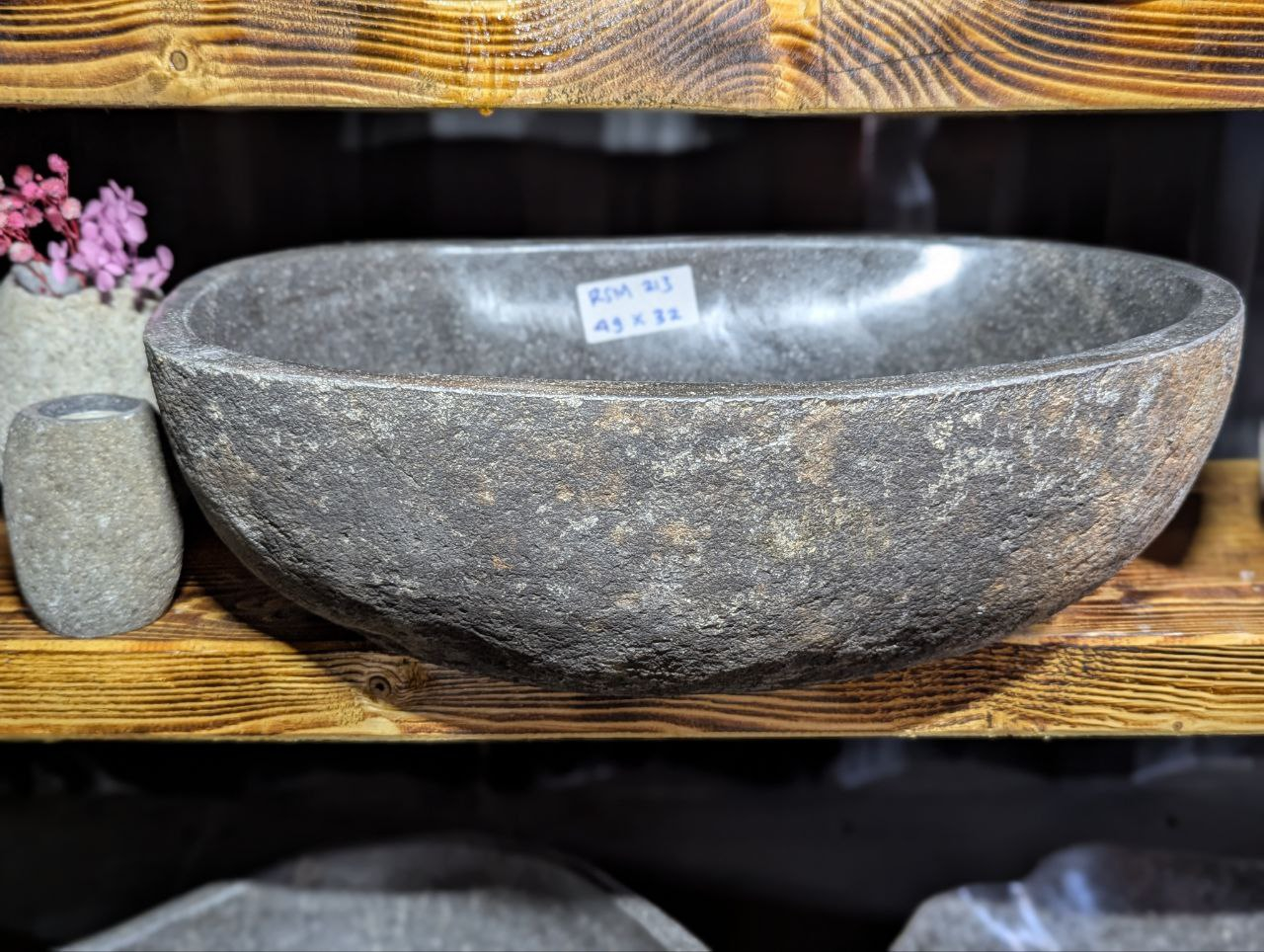 Раковина из камня