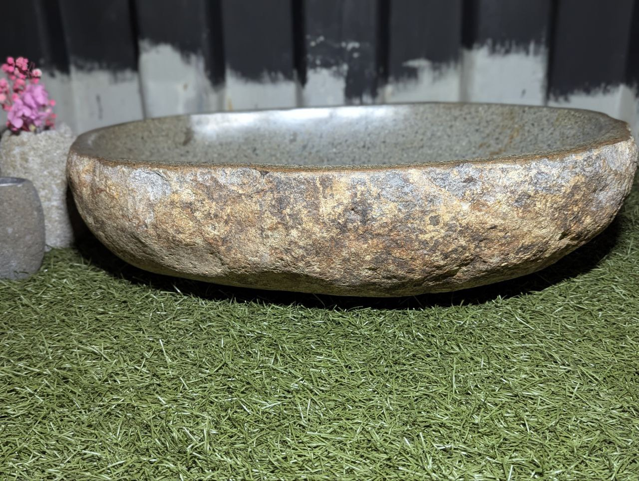 Раковина из камня