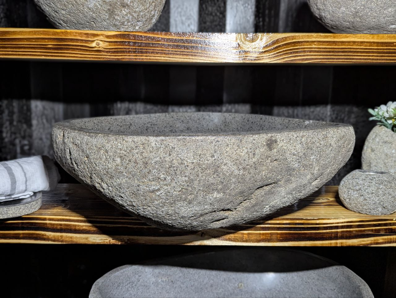 Раковина из камня