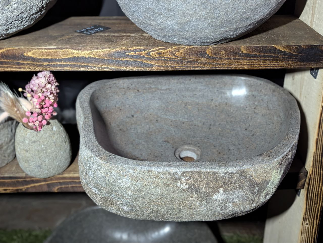 Раковина из камня