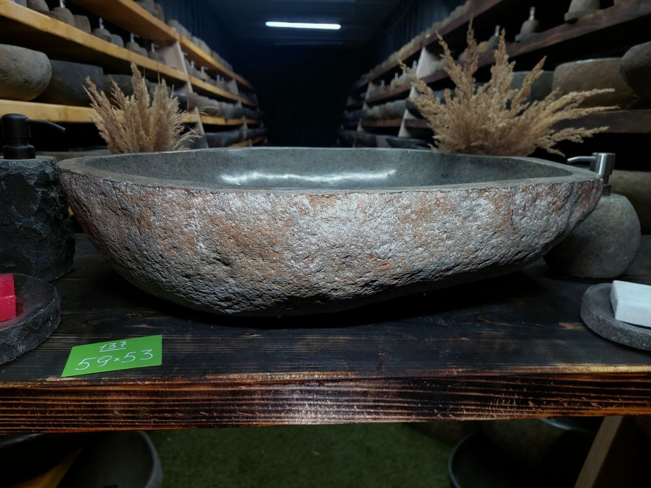 Раковина из камня