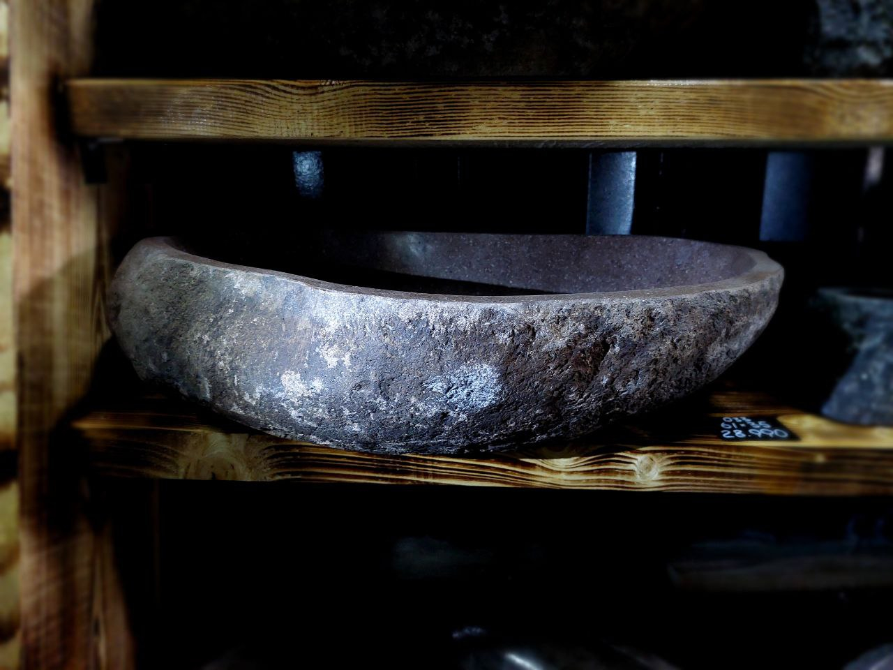 Раковина из камня