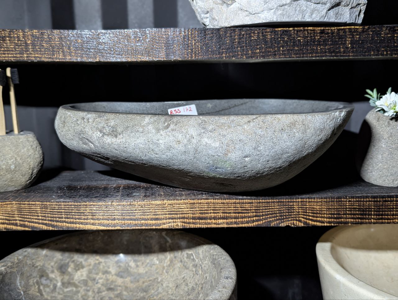 Раковина из камня