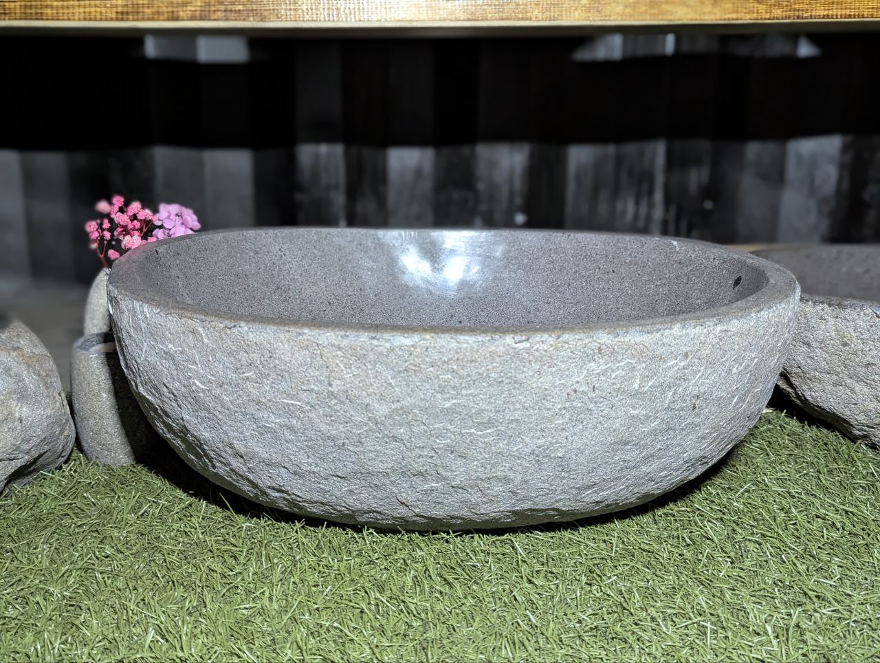 Раковина из камня