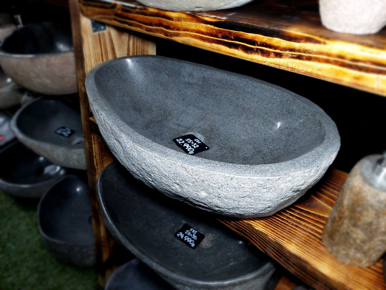 Раковина из речного камня