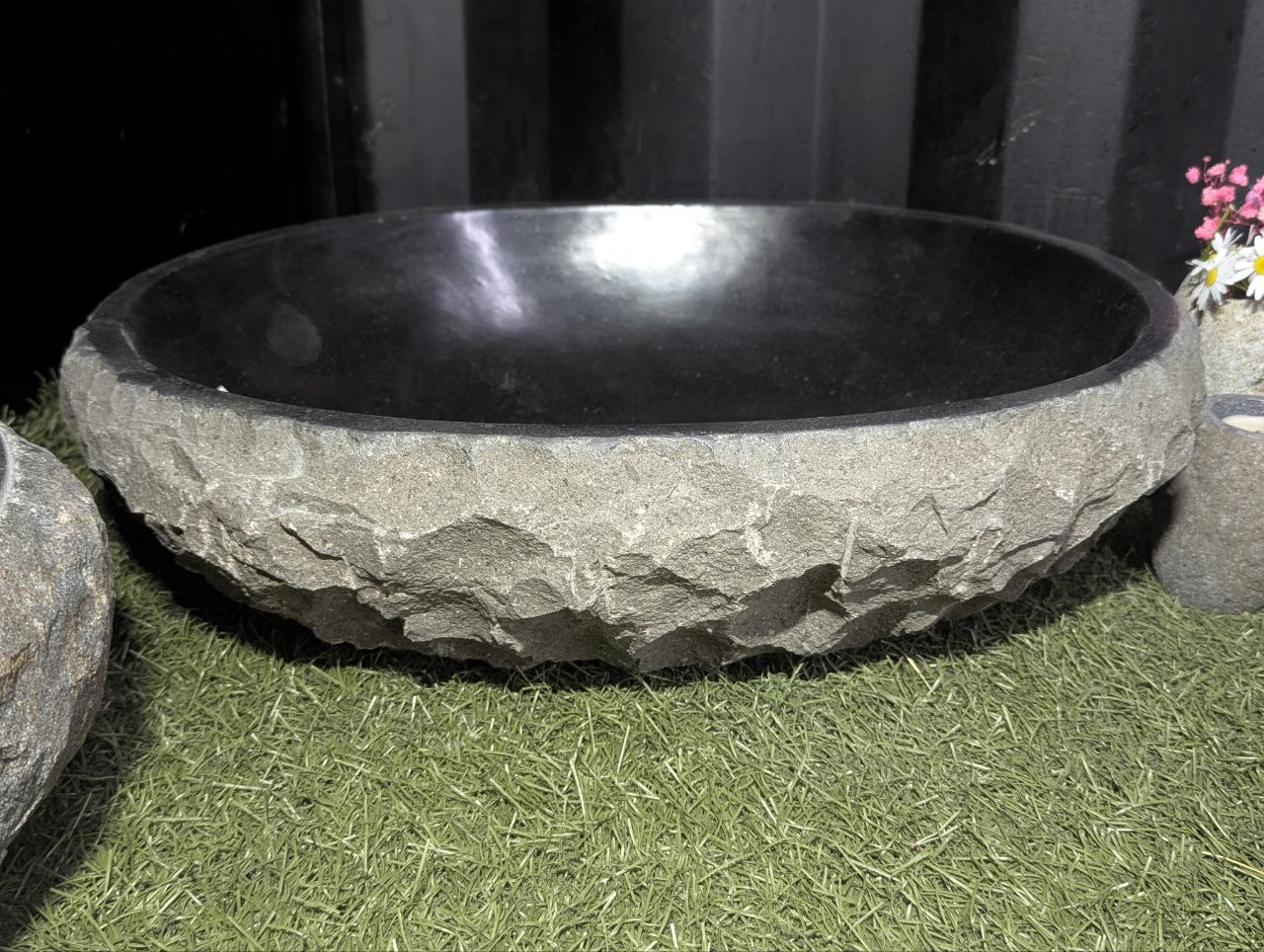 Раковина из камня