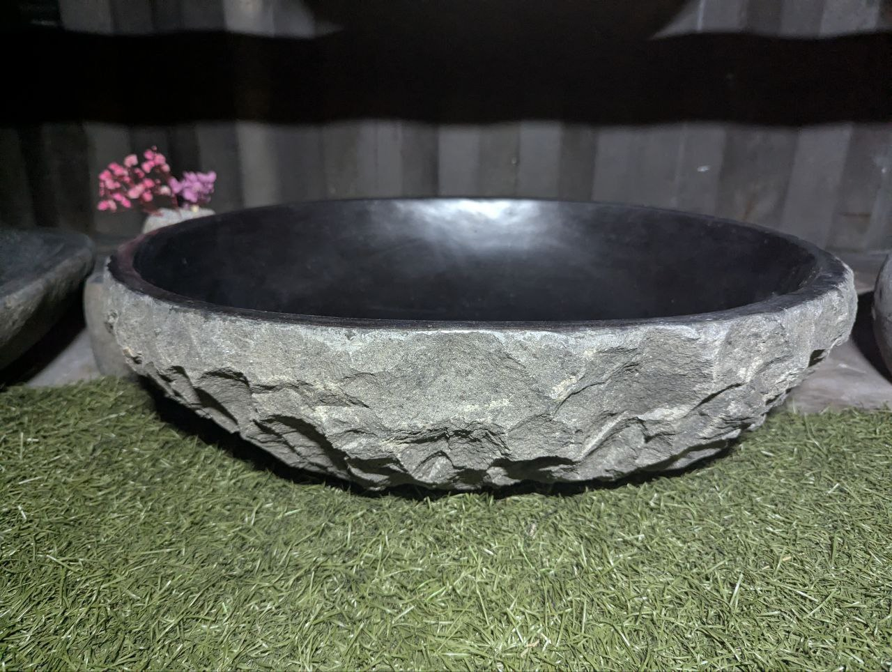 Раковина из камня