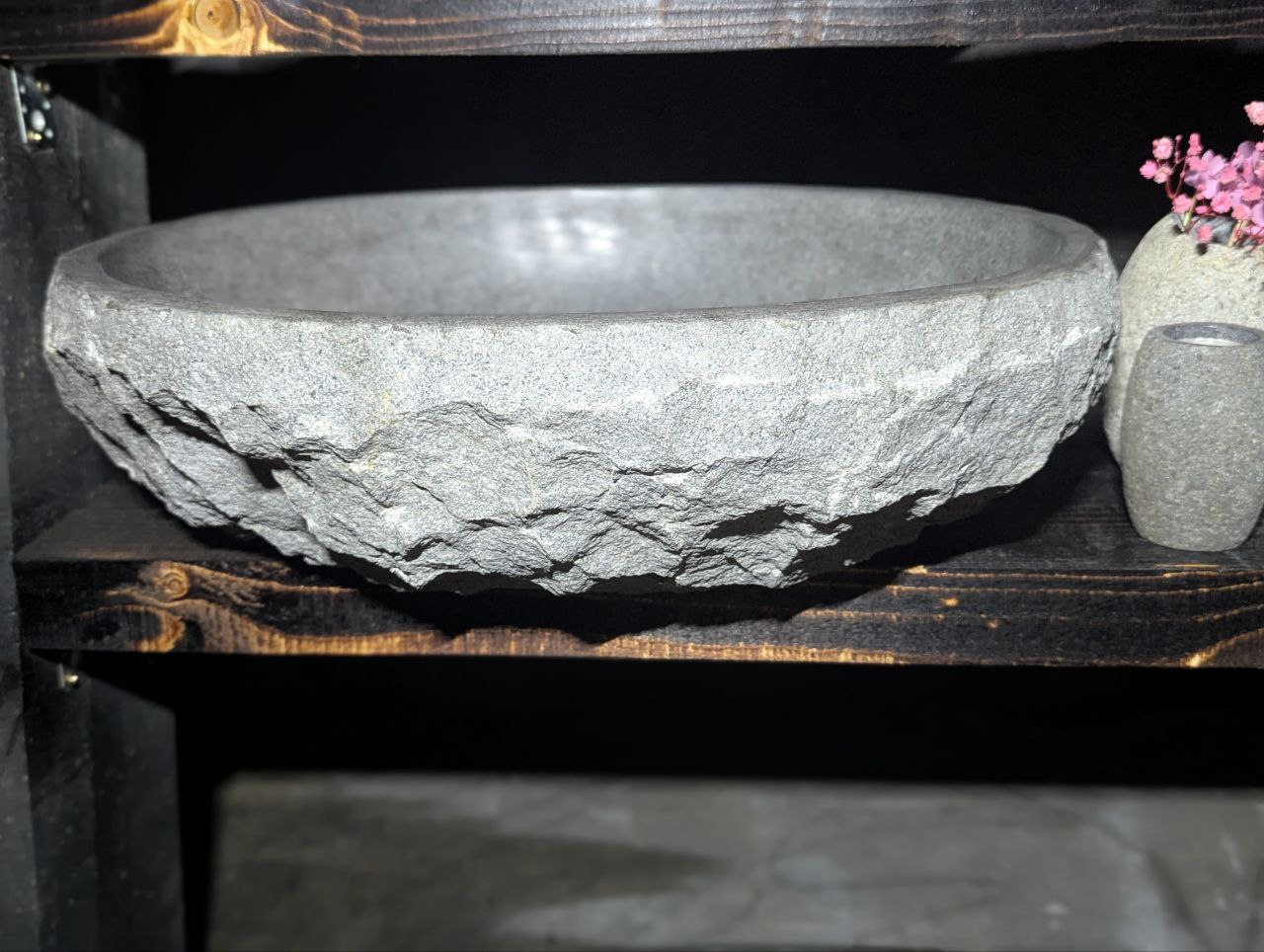 Раковина из камня