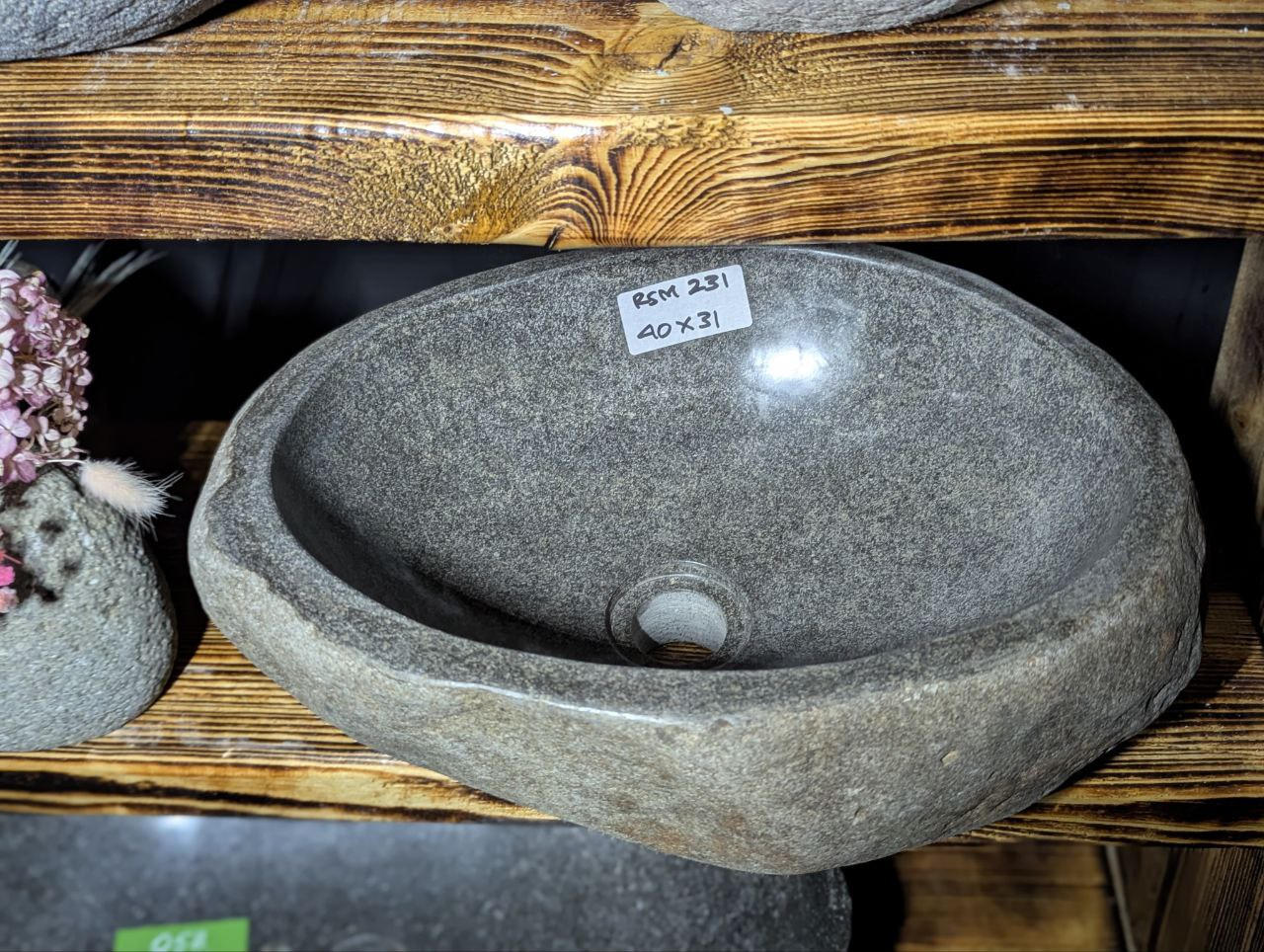 Раковина из камня