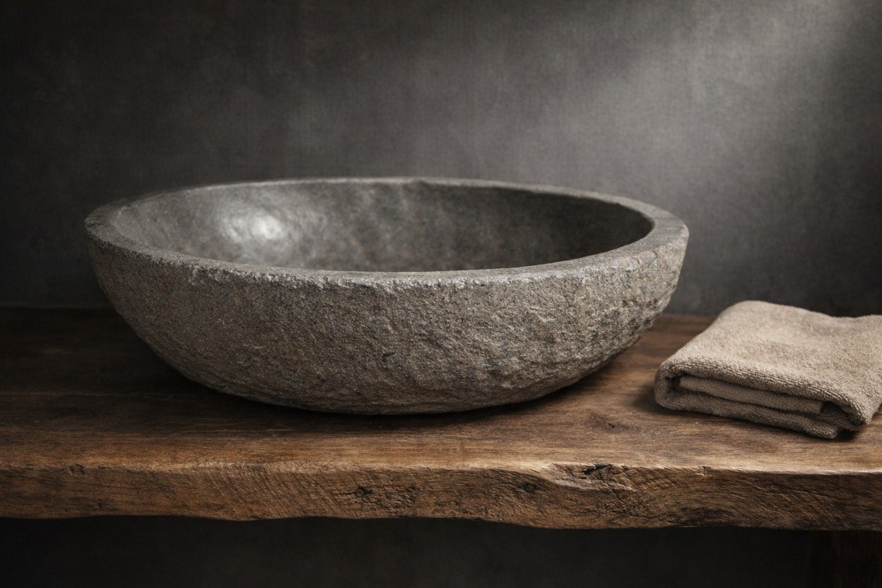 Речной валун и готовая раковина: происхождение материала